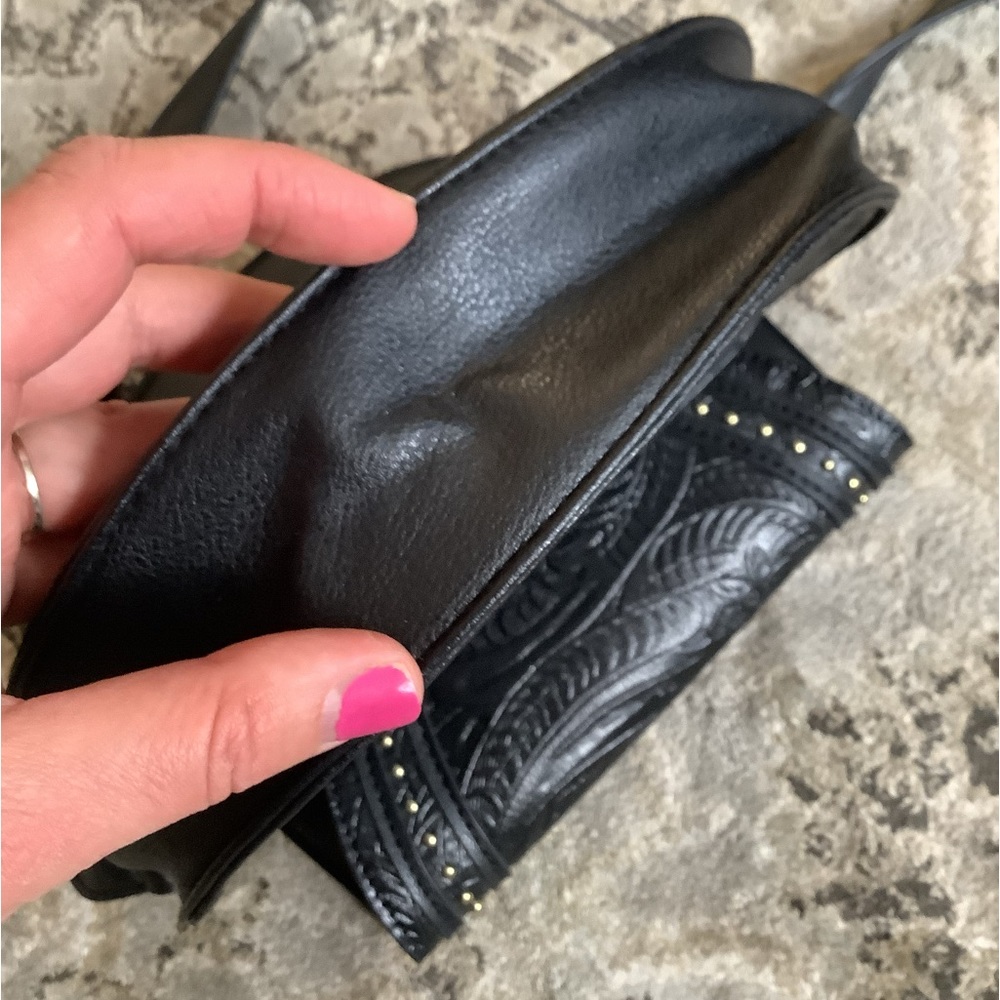 Cute leather saddle bag style crossbody 🌸 - Picture 5 of 13